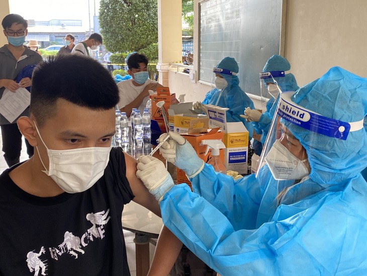 Chiều 1/11: Đã tiêm trên 82 triệu liều vaccine phòng COVID-19; những tỉnh, thành nào đạt trên 95% mũi 1? - Ảnh 1. Chiều 1/11: Đã tiêm trên 82 triệu liều vaccine phòng COVID-19; những tỉnh, thành nào đạt trên 95% mũi 1? - Ảnh 1.