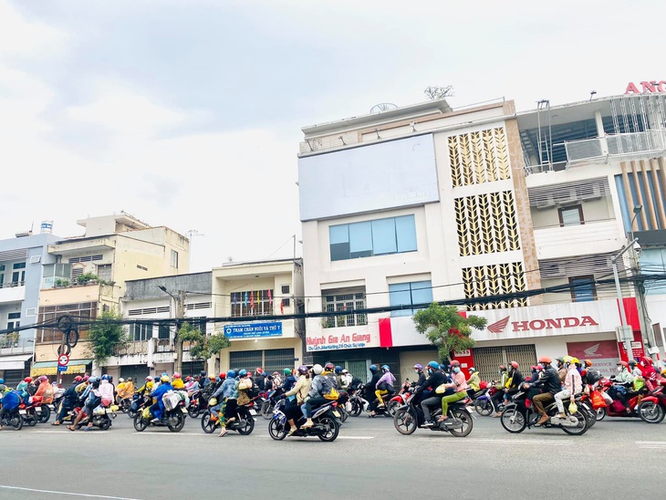 Người dân về quê: thương lắm đồng hương – lo lắm dịch bệnh - Ảnh 2. Người dân về quê: thương lắm đồng hương – lo lắm dịch bệnh - Ảnh 2.