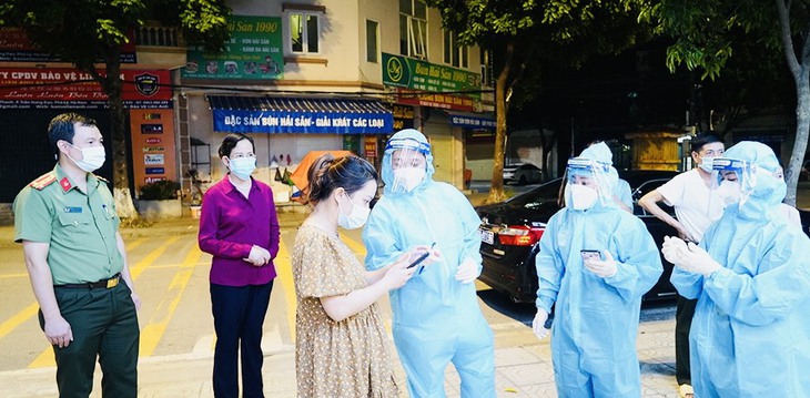 Chùm lây ở Hà Nam tăng lên 457 ca, trong đó có 13 cán bộ y tế - Ảnh 2.