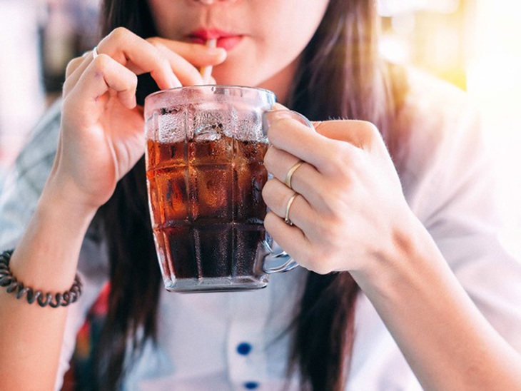Uống nước khi thức dậy nhiều lợi ích với sức khỏe nhưng không phải loại nước nào cũng tốt - Ảnh 4. Uống nước khi thức dậy nhiều lợi ích với sức khỏe nhưng không phải loại nước nào cũng tốt - Ảnh 4.