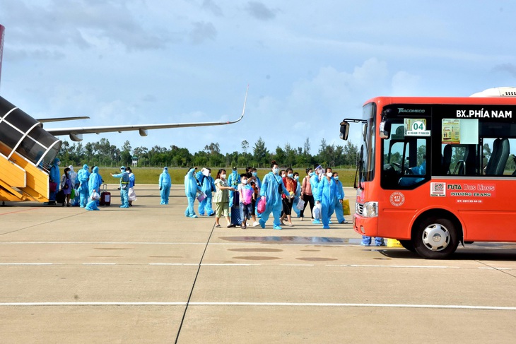 Chuyến bay nghĩa tình đưa hàng trăm thai phụ từ TP. HCM về quê - Ảnh 6.