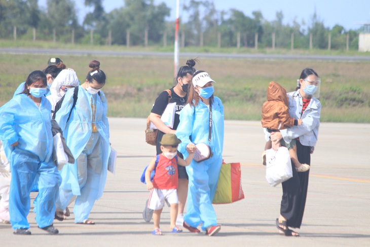 Chuyến bay nghĩa tình đưa hàng trăm thai phụ từ TP. HCM về quê - Ảnh 7.