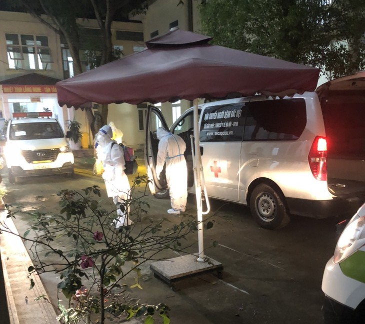 Gần 170 bệnh nhân và người nhà được chuyển từ BV Việt Đức sang BVĐK Hà Đông - Ảnh 1. Gần 170 bệnh nhân và người nhà được chuyển từ BV Việt Đức sang BVĐK Hà Đông - Ảnh 1.