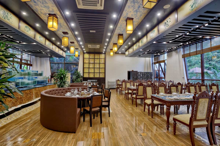 Đang kiếm tiền "khủng", những nghề này đột ngột "chết cứng toàn tập” vì dịch COVID-19 - Ảnh 3.
