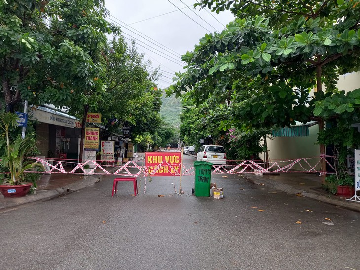 Hầu hết bệnh nhân COVID-19 đã khỏi, Khánh Hòa hướng đến thích ứng an toàn - Ảnh 4. Hầu hết bệnh nhân COVID-19 đã khỏi, Khánh Hòa hướng đến thích ứng an toàn - Ảnh 4.