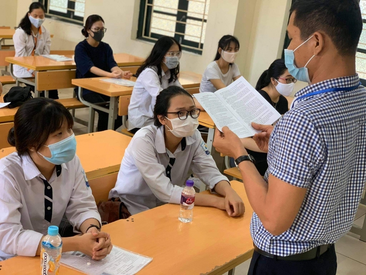 Bộ GDĐT giải đáp thắc mắc về phương án thi tốt nghiệp THPT và tuyển sinh ĐH, CĐ năm 2022 - Ảnh 3. Bộ GDĐT giải đáp thắc mắc về phương án thi tốt nghiệp THPT và tuyển sinh ĐH, CĐ năm 2022 - Ảnh 3.