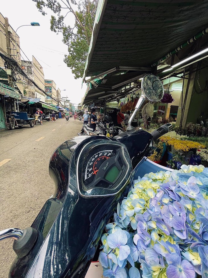 Ca sĩ Hoàng Bách du ký ngày Sài Gòn ‘mới’ - Ảnh 4.