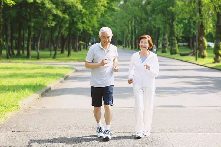 Chạy bộ nhiều lợi ích cho sức khỏe nhưng 6 nhóm người này tuyệt đối không nên chạy bộ - Ảnh 3. Chạy bộ nhiều lợi ích cho sức khỏe nhưng 6 nhóm người này tuyệt đối không nên chạy bộ - Ảnh 3.