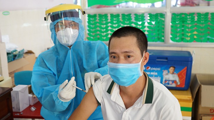 Chiều 14/2: Cả nước đã tiêm 186 triệu liều vaccine; Khám hậu COVID-19 có được hưởng BHYT không? - Ảnh 1. Chiều 14/2: Cả nước đã tiêm 186 triệu liều vaccine; Khám hậu COVID-19 có được hưởng BHYT không? - Ảnh 1.