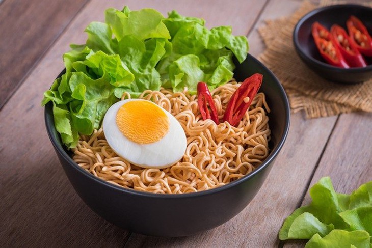 Những sai lầm khi sử dụng mì ăn liền - Ảnh 1.
