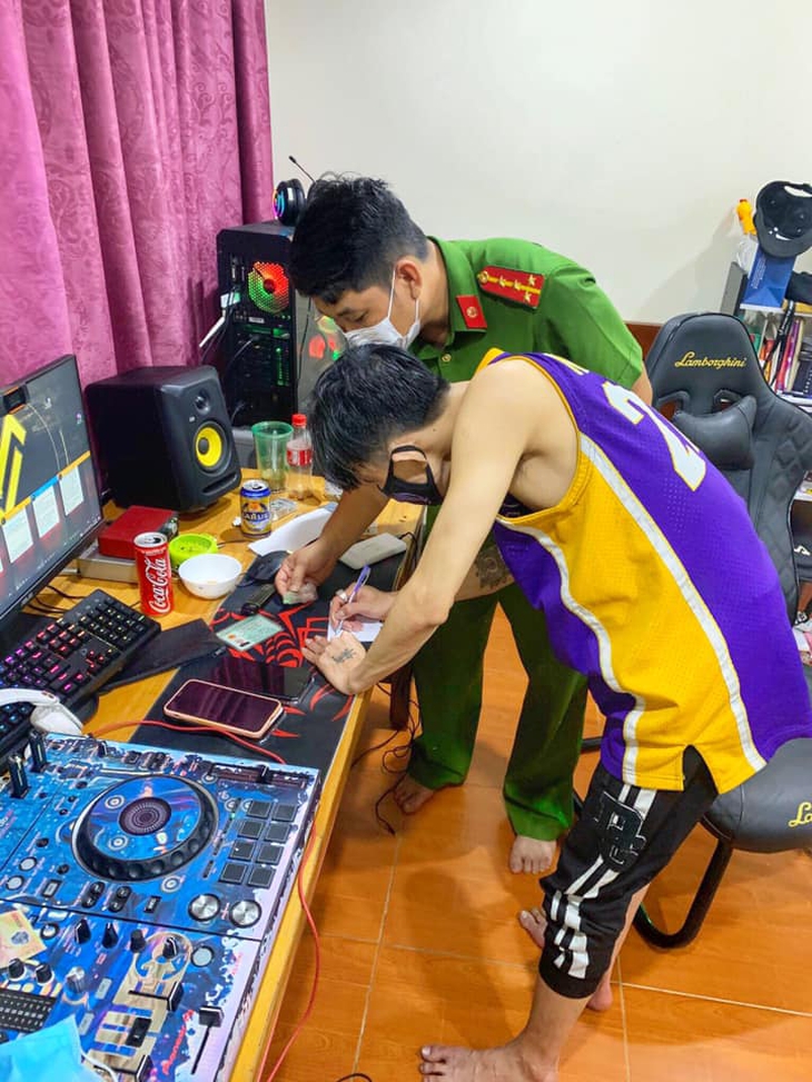 Đột kích căn hộ ven biển, phát hiện 7 thanh niên đang phê ma túy trong đêm - Ảnh 2. Đột kích căn hộ ven biển, phát hiện 7 thanh niên đang phê ma túy trong đêm - Ảnh 2.