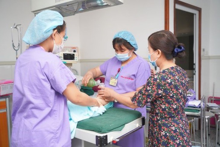 BV Hồng Ngọc tập huấn thực hành nuôi con bằng sữa mẹ - Ảnh 3. BV Hồng Ngọc tập huấn thực hành nuôi con bằng sữa mẹ - Ảnh 3.
