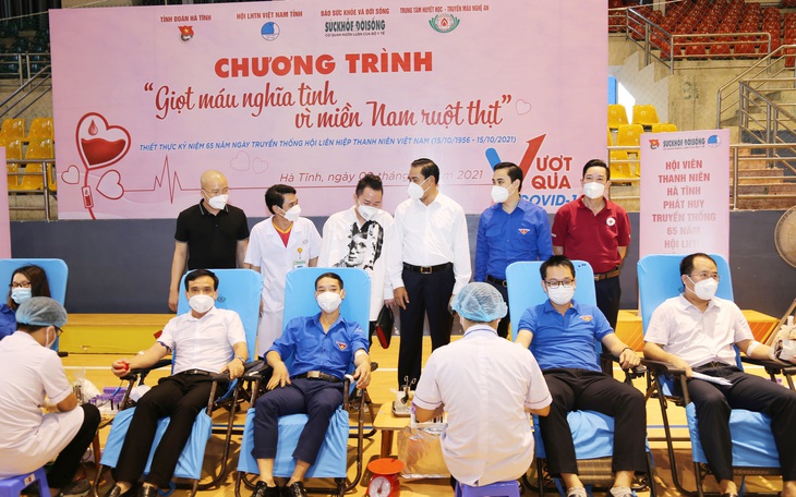 Hàng ngàn người tham gia chương trình hiến máu hỗ trợ miền Nam