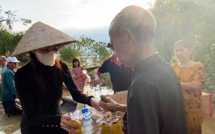 Mùa mưa bão 2021, nghệ sĩ dừng... làm từ thiện?