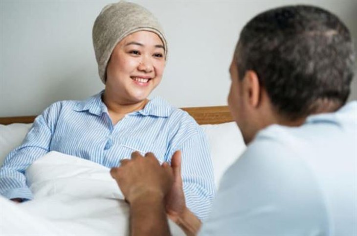 Mắc ung thư phổi sống được bao lâu và điều trị thế nào? - Ảnh 4.
