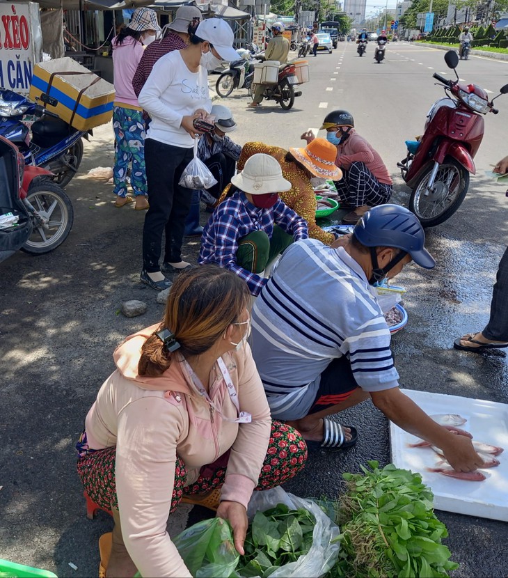 Khánh Hòa-Ninh Thuận: Hỗ trợ cho người khó khăn bởi dịch COVID-19 - Ảnh 2.