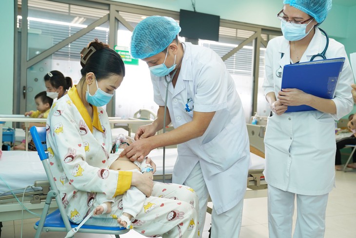 Cảnh báo: Nhiều trẻ dưới 6 tháng tuổi viêm phổi nặng, nhập viện vì "thủ phạm" virus này - Ảnh 1.