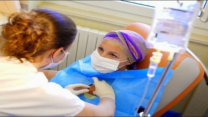 Điều trị hóa chất đối ở bệnh nhân ung thư và những điều cần biết - Ảnh 1.