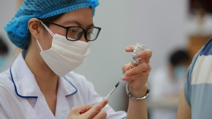 Bộ Y tế yêu cầu cấp bách báo cáo số lượng vaccine phòng COVID-19 đã tiêm và nhu cầu năm 2022 - Ảnh 1. Bộ Y tế yêu cầu cấp bách báo cáo số lượng vaccine phòng COVID-19 đã tiêm và nhu cầu năm 2022 - Ảnh 1.
