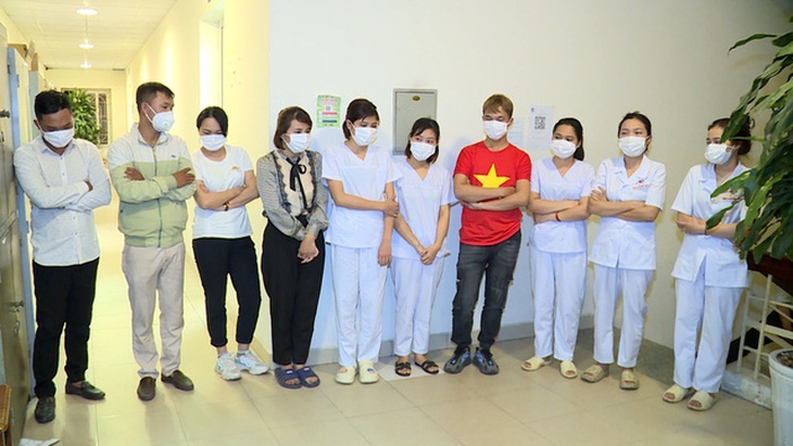 Nhóm đối tượng tổ chức test nhanh COVID-19 cho khán giả vào xem bóng đá Nhóm đối tượng tổ chức test nhanh COVID-19 cho khán giả vào xem bóng đá