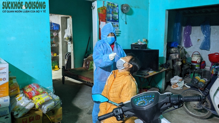 Xuất hiện ổ dịch tại huyện Ninh Giang, huy động tổng lực xuyên đêm lấy mẫu - Ảnh 6. Xuất hiện ổ dịch tại huyện Ninh Giang, huy động tổng lực xuyên đêm lấy mẫu - Ảnh 6.