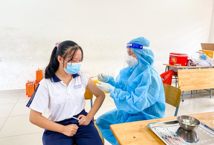 Hơn 1,83 triệu liều vaccine phòng COVID-19 đã được tiêm cho trẻ từ 12-17 tuổi ở 22 tỉnh, thành - Ảnh 1. Hơn 1,83 triệu liều vaccine phòng COVID-19 đã được tiêm cho trẻ từ 12-17 tuổi ở 22 tỉnh, thành - Ảnh 1.