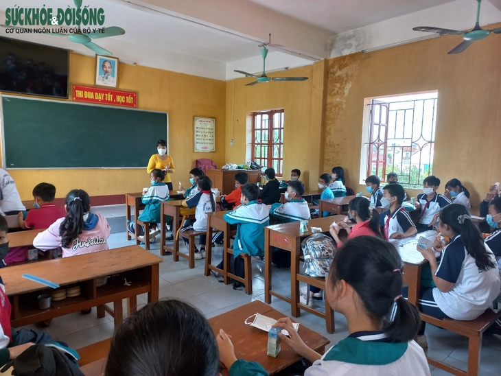 Xuất hiện ổ dịch tại huyện Ninh Giang, huy động tổng lực xuyên đêm lấy mẫu - Ảnh 1. Xuất hiện ổ dịch tại huyện Ninh Giang, huy động tổng lực xuyên đêm lấy mẫu - Ảnh 1.