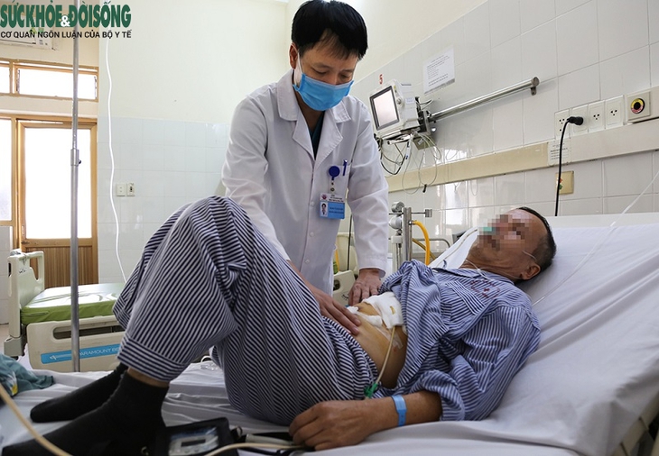 Nuốt vướng, nuốt nghẹn, cảnh giác với ung thư thực quản - Ảnh 1.
