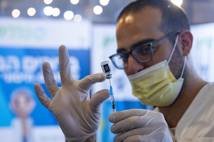 Mũi thứ 3 vaccine ngừa COVID-19 có hiệu lực kéo dài 9-10 tháng - Ảnh 2.