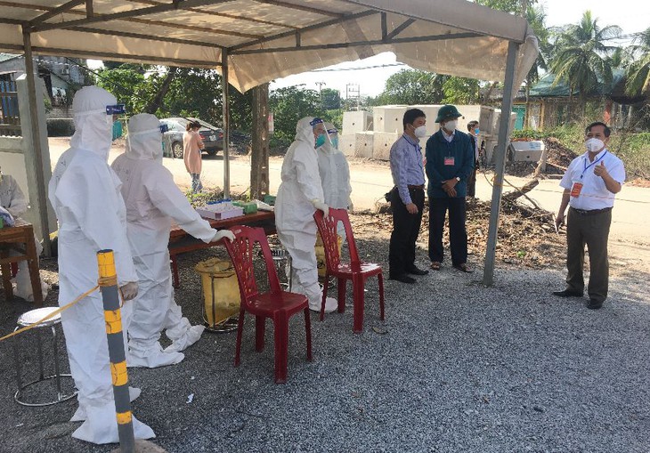 Chùm lây mới ở Bắc Giang vẫn tăng mạnh, kích hoạt thêm hàng chục khu cách ly tập trung - Ảnh 3.