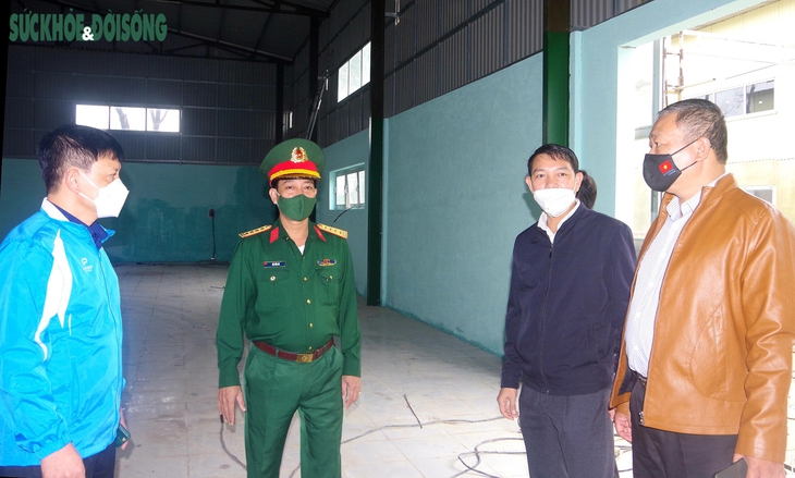 Thừa Thiên Huế: Quân đội gấp rút chuẩn bị khu thu dung và điều trị F0 - Ảnh 2. Thừa Thiên Huế: Quân đội gấp rút chuẩn bị khu thu dung và điều trị F0 - Ảnh 2.
