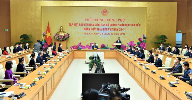 Thủ tướng: Dịch COVID-19 cũng là cơ hội để ngành Giáo dục đẩy mạnh chuyển đổi số - Ảnh 3.