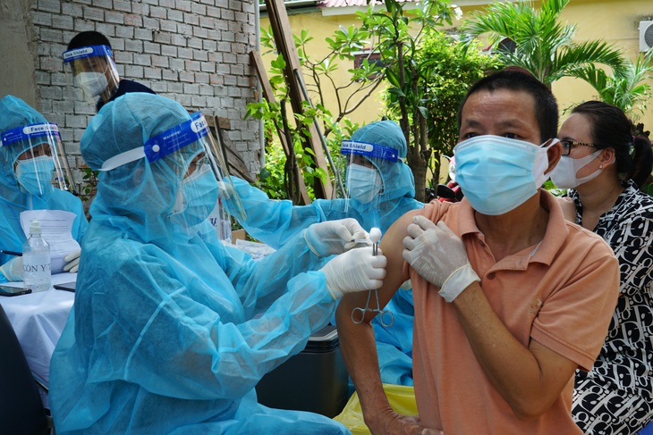 Chiều 9/12: Việt Nam tiêm vượt mốc 130 triệu liều vaccine phòng COVID-19; chỉ còn 2 tỉnh tiêm mũi 1 dưới 80% - Ảnh 1. Chiều 9/12: Việt Nam tiêm vượt mốc 130 triệu liều vaccine phòng COVID-19; chỉ còn 2 tỉnh tiêm mũi 1 dưới 80% - Ảnh 1.