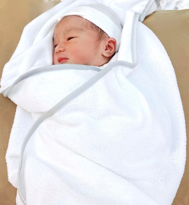 Bảo Thy khoe con trai mới sinh kháu khỉnh, tiết lộ nghén nặng đến xuất huyết dạ dày - Ảnh 2.