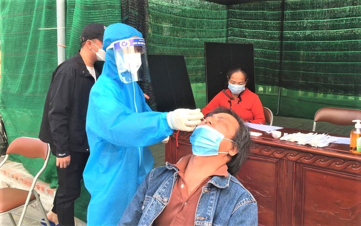 Cần biết: Các chế độ người lao động tham gia BHXH mắc COVID-19 được hưởng - Ảnh 1.