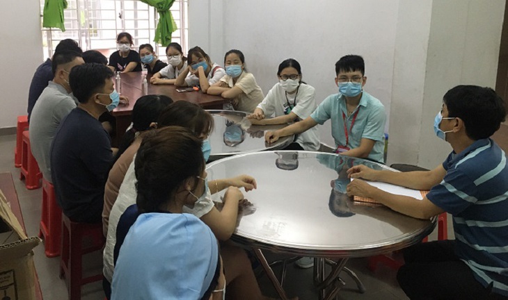 Có nhiều thầy cô giáo, sinh viên Đại học Y Hà Nội tình nguyện đi chống dịch COVID-19 liên tục - Ảnh 2. Có nhiều thầy cô giáo, sinh viên Đại học Y Hà Nội tình nguyện đi chống dịch COVID-19 liên tục - Ảnh 2.