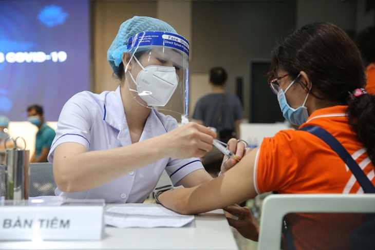 Hà Nam ghi nhận 1.149 ca mắc COVID-19, triển khai tiêm vaccine cho trẻ từ 12 - 17 tuổi - Ảnh 2. Hà Nam ghi nhận 1.149 ca mắc COVID-19, triển khai tiêm vaccine cho trẻ từ 12 - 17 tuổi - Ảnh 2.