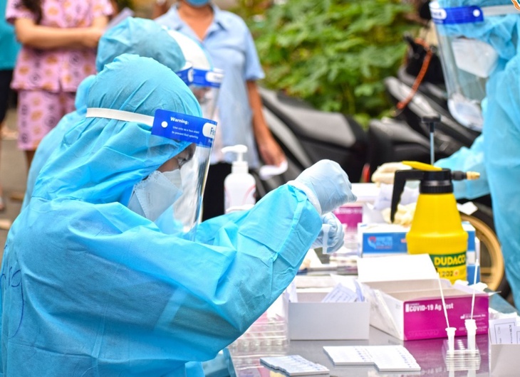 Sáng 25/12: Hơn 1,2 triệu ca mắc COVID-19 tại Việt Nam đã khỏi; đã tiêm trên 2 triệu liều vaccine mũi 3 - Ảnh 1. Sáng 25/12: Hơn 1,2 triệu ca mắc COVID-19 tại Việt Nam đã khỏi; đã tiêm trên 2 triệu liều vaccine mũi 3 - Ảnh 1.
