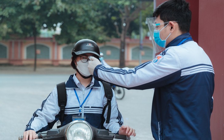 Nghệ An: Học sinh lớp 12 TP.Vinh trở lại trường sau 3 tháng học trực tuyến