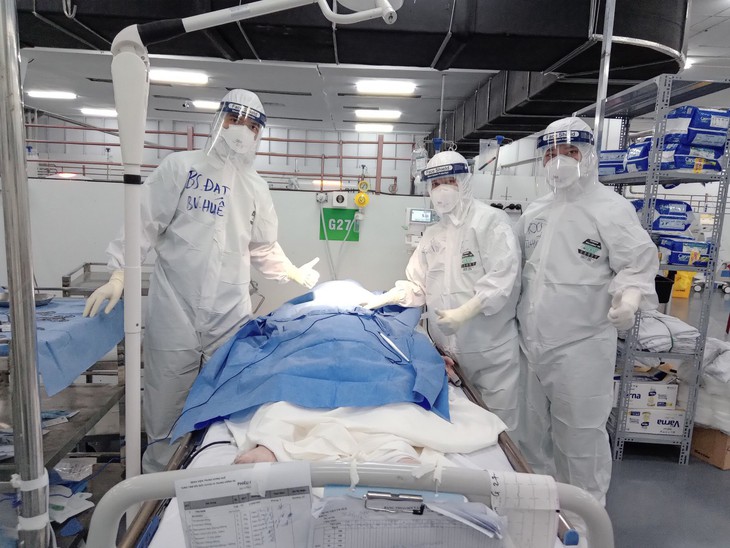 Đặt ECMO cứu sống bệnh nhân mắc COVID-19 nguy kịch tiền sử béo phì - Ảnh 1.