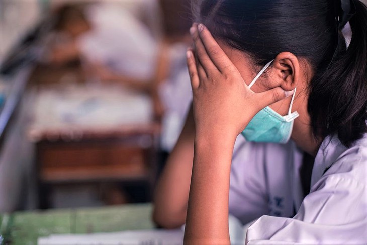 Đại dịch COVID-19 dẫn đến tình trạng trẻ em tự làm hại mình và tự sát ngày càng tăng - Ảnh 2.