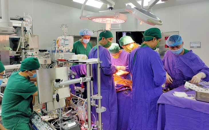 4 lít máu cứu sống bệnh nhân vỡ tim