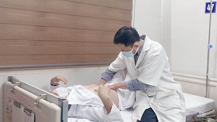 Vì sao chuyên gia khuyến cáo nam giới trên 50 tuổi nên đi khám tiền liệt tuyến định kỳ?  - Ảnh 1.