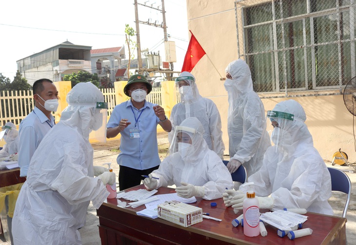 TP. Điện Biên: Tăng cường lấy mẫu xét nghiệm COVID-19 tại trường học trên địa bàn thành phố - Ảnh 1. TP. Điện Biên: Tăng cường lấy mẫu xét nghiệm COVID-19 tại trường học trên địa bàn thành phố - Ảnh 1.