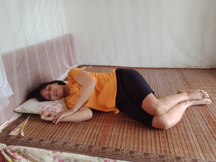 Nỗi khổ tột cùng của gia đình có con bị ung thư, mẹ nằm liệt một chỗ - Ảnh 2.
