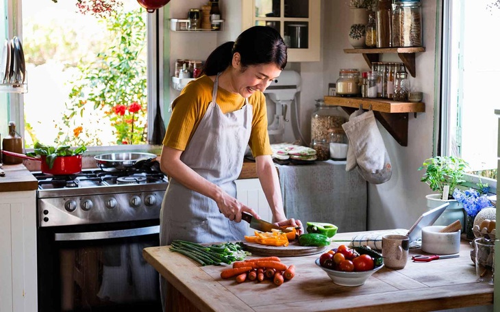 Bổ sung dinh dưỡng bảo vệ người cao tuổi trước các bệnh truyền nhiễm theo mùa