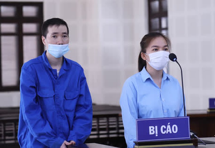 Xét xử hai bị cáo tổ chức cho người nước ngoài ở lại Việt Nam trái phép trong đợt dịch COVID-19 diễn biến phức tạp. Xét xử hai bị cáo tổ chức cho người nước ngoài ở lại Việt Nam trái phép trong đợt dịch COVID-19 diễn biến phức tạp.