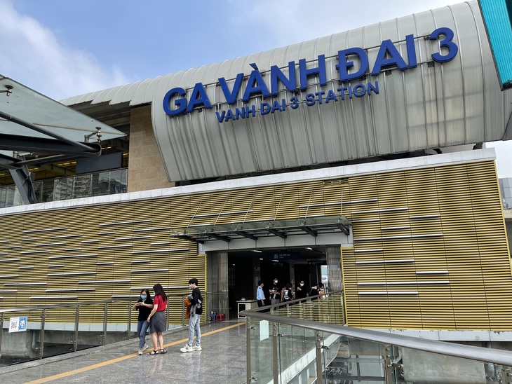 Tàu Cát Linh - Hà Đông rộn ràng ngày cuối cùng chở khách miễn phí - Ảnh 3.