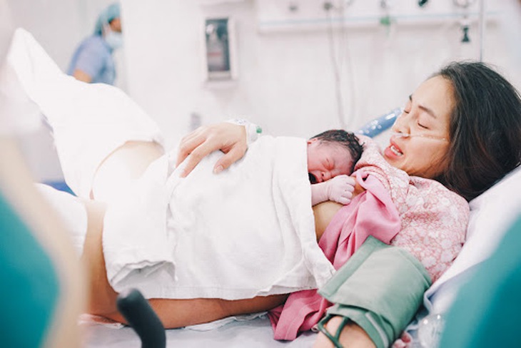 Á hậu Diễm Châu lần đầu vượt cạn.