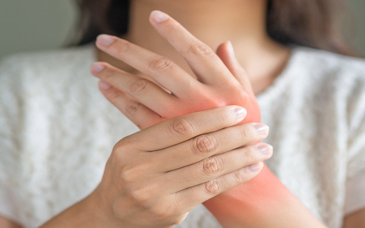 Viêm khớp dạng thấp: Nguyên nhân, triệu chứng và cách điều trị